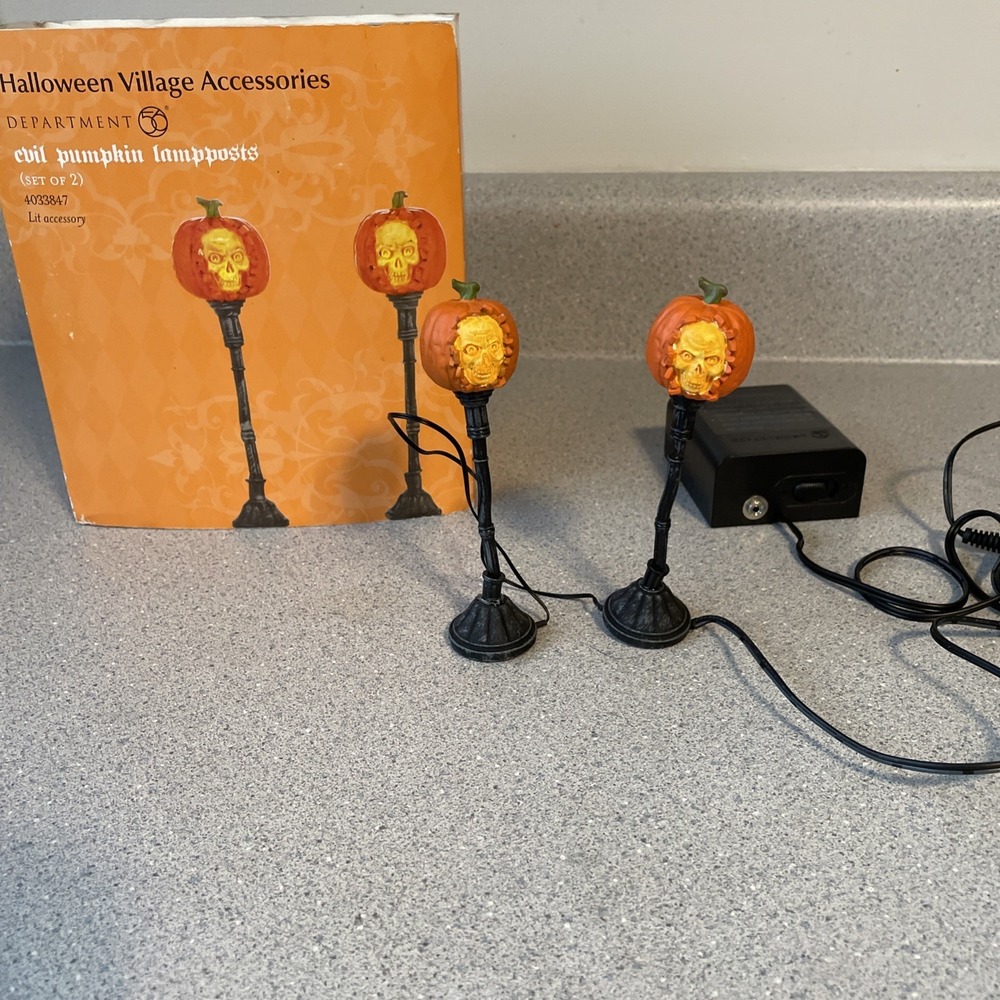 Dept. 56 Halloween Village Accessory EVIL PUMPKIN LAMPPOST Lamp Post 4033847